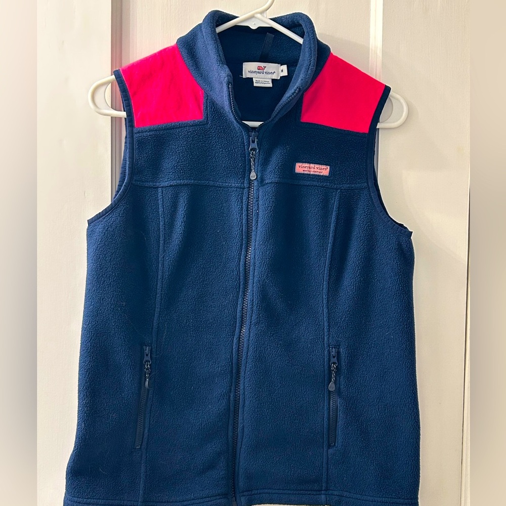 Vineyard Vines-- Women's medium Navy and Pink Fleece Vest